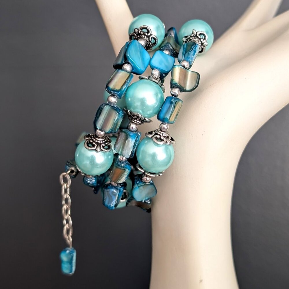 Memory wire coil blue bead, silver and dyed shell beads